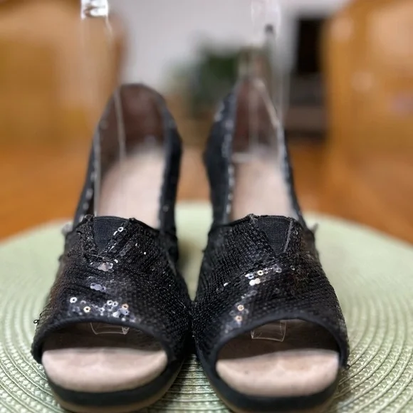 Toms Black Sequin Wedges - Picture 4 of 10